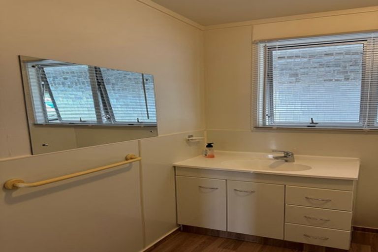 Photo of property in 10 Camphora Place, Ranui, Auckland, 0612