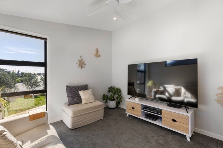 Photo of property in 64 Franks Way, Papamoa Beach, Papamoa, 3118