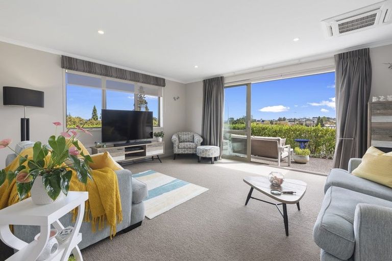 Photo of property in 22 Vista Close, Omokoroa, 3114