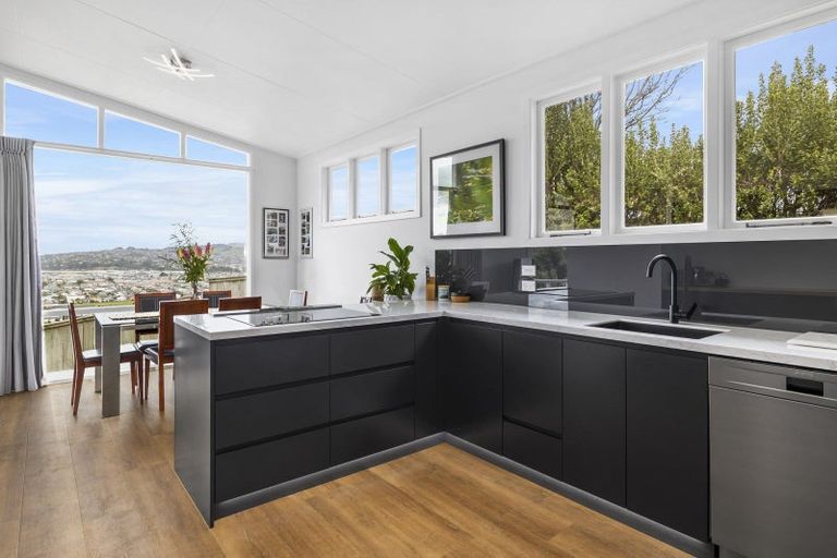 Photo of property in 77 Easther Crescent, Kew, Dunedin, 9012