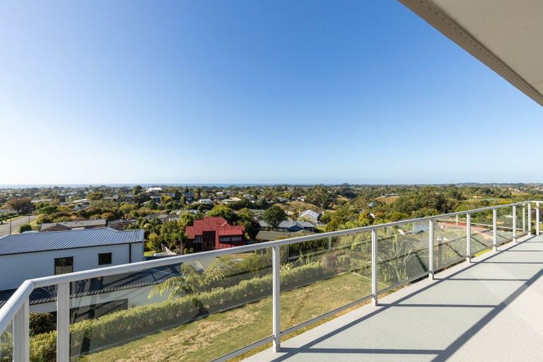 Photo of property in 33 Veale Road, Frankleigh Park, New Plymouth, 4371