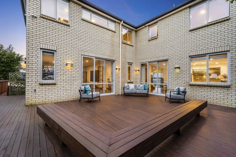 Photo of property in 52 Corricvale Way, Northcross, Auckland, 0630