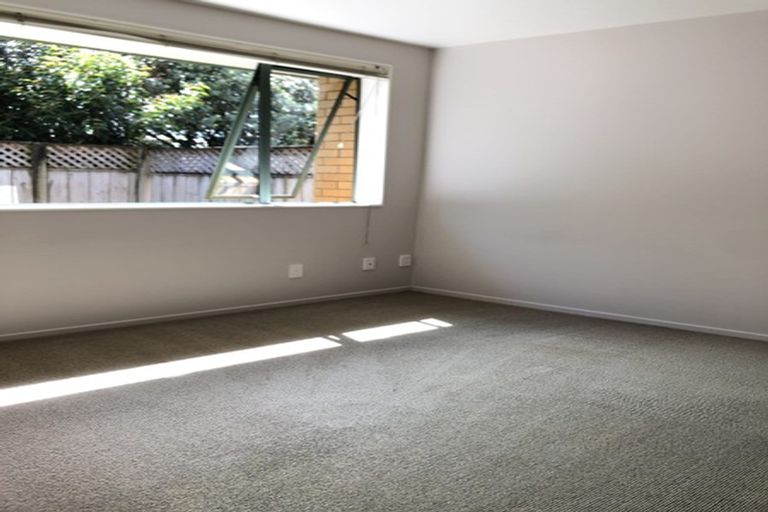 Photo of property in 10 Copplestone Place, New Lynn, Auckland, 0600