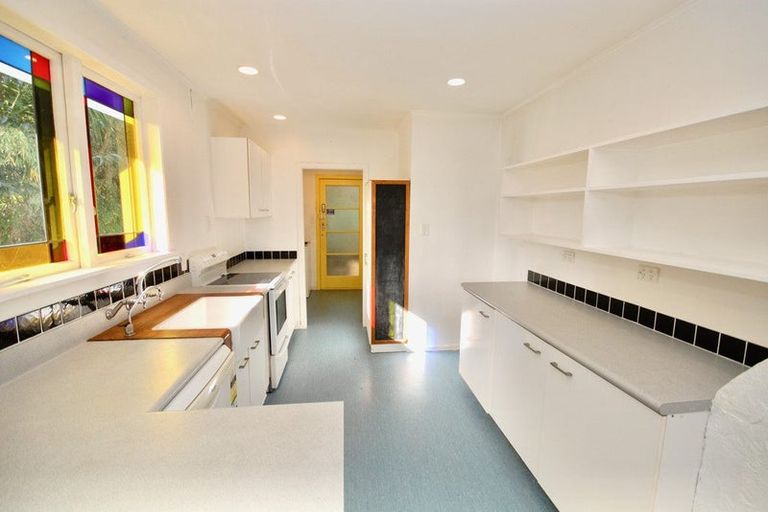 Photo of property in 64 Selwyn Crescent, Forrest Hill, Auckland, 0620