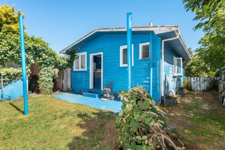 Photo of property in 17 Pitau Road, Mount Maunganui, 3116