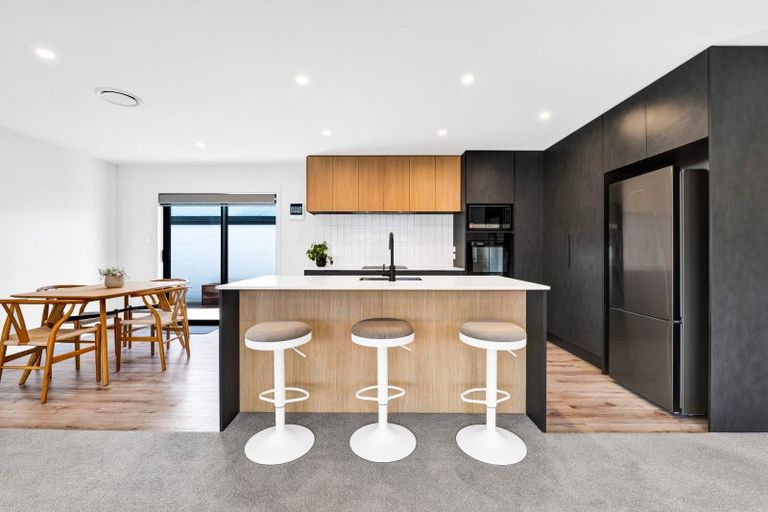 Photo of property in 20a Turakina Street, Merrilands, New Plymouth, 4312