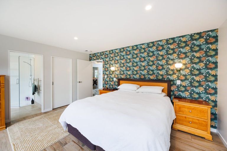 Photo of property in 2 Chestnut Close, Kelvin Grove, Palmerston North, 4414