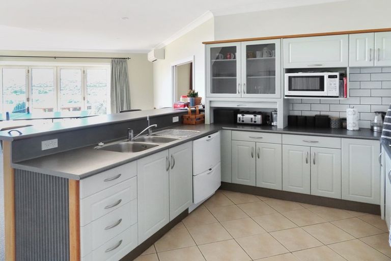 Photo of property in 8 Mccarthy Grove, Clouston Park, Upper Hutt, 5018
