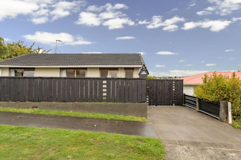 Photo of property in 2a Laurel Grove, Maungaraki, Lower Hutt, 5010