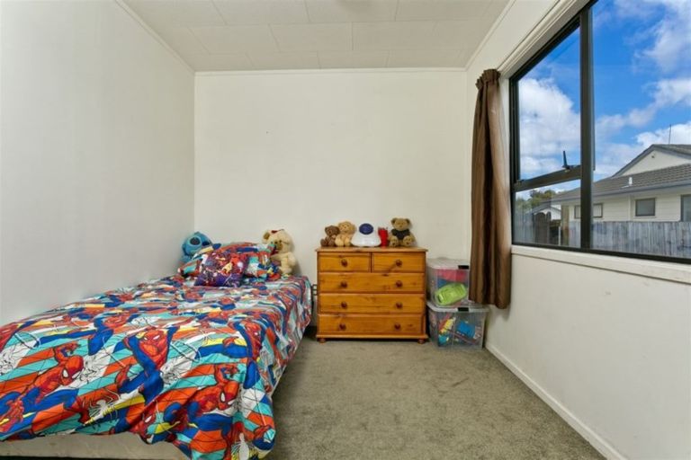 Photo of property in 2/7 Barbados Drive, Unsworth Heights, Auckland, 0632