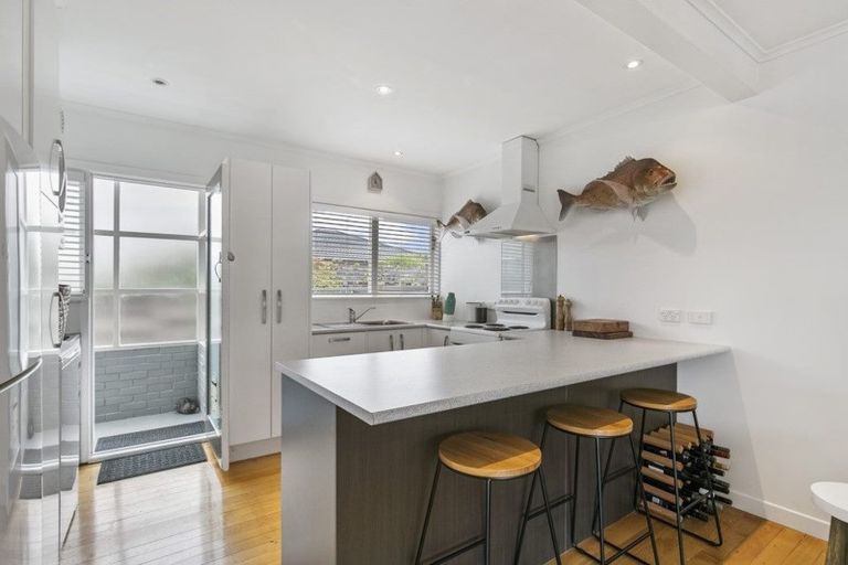 Photo of property in 1/318 Beach Road, Campbells Bay, Auckland, 0630