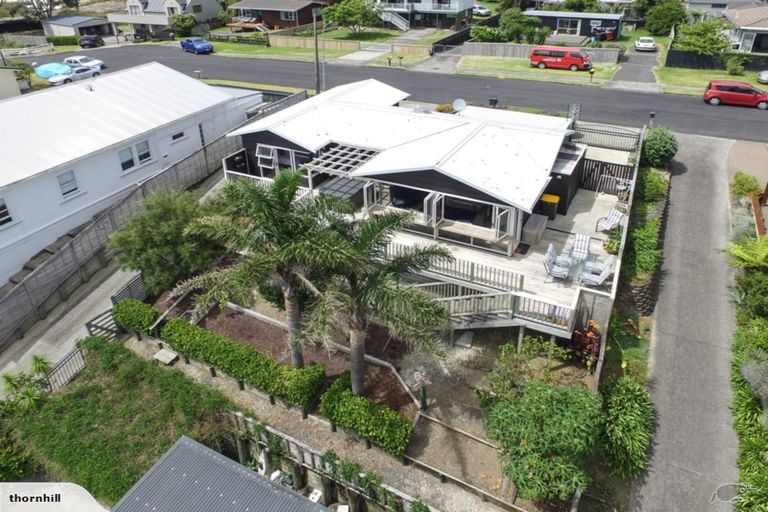 Photo of property in 28 Crispe Road, Clarks Beach, 2122