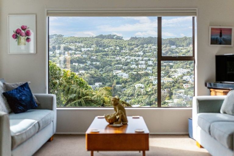 Photo of property in 25 John Witton Drive, Crofton Downs, Wellington, 6035