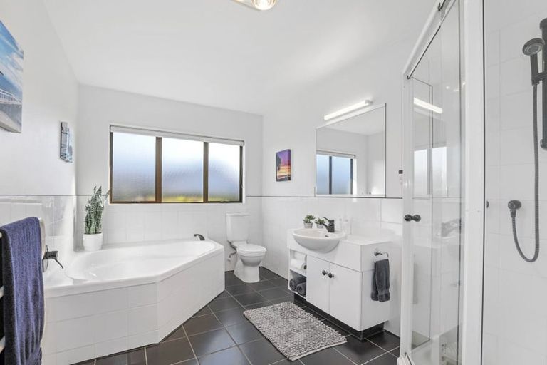 Photo of property in 2/77 Harvey Street, Waipahihi, Taupo, 3330