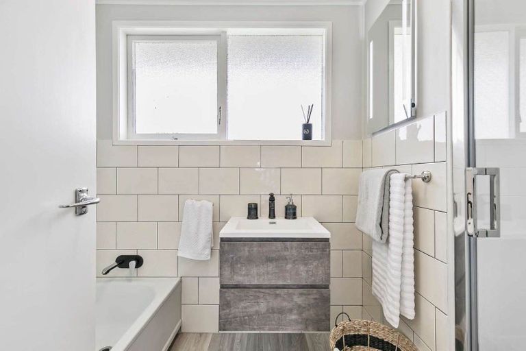 Photo of property in 27 Woburn Street, Mangere East, Auckland, 2024