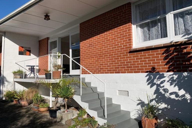 Photo of property in 2/14 South Street, Papakura, 2110