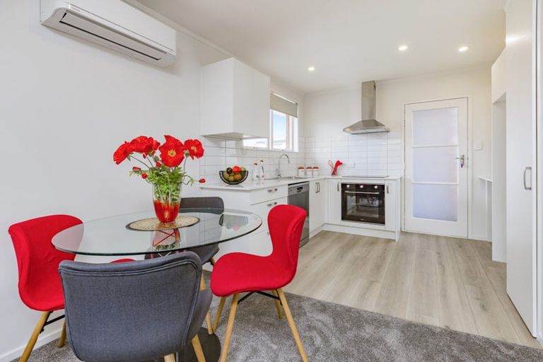 Photo of property in 2/26 Kirton Crescent, Manurewa, Auckland, 2102