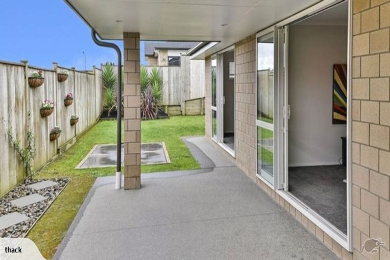 Photo of property in 9 Tongeren Square, Karaka, Papakura, 2113