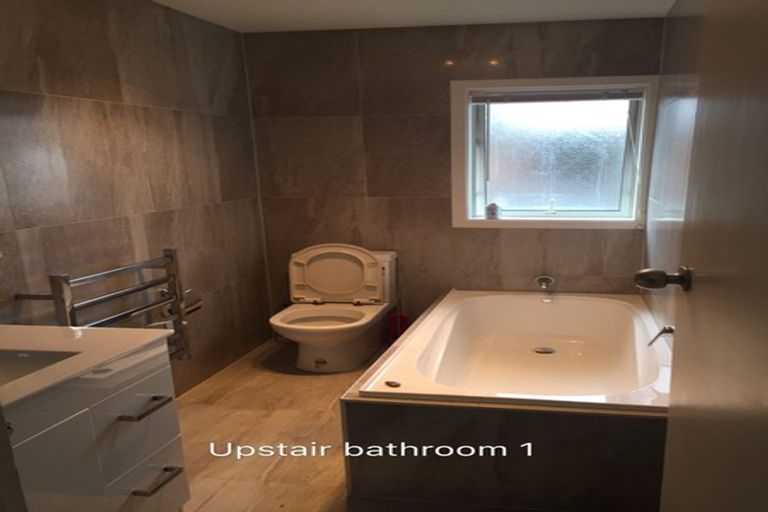 Photo of property in 26 Tawhana Crescent, Red Beach, 0932