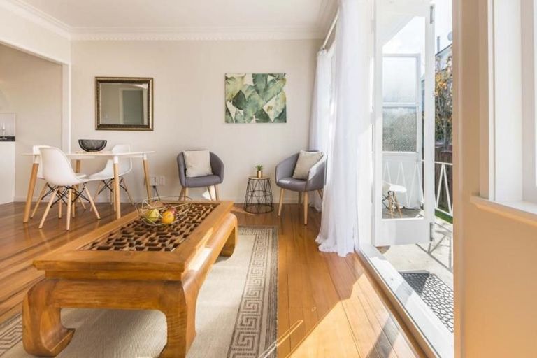 Photo of property in 3/3 Penzance Road, Mairangi Bay, Auckland, 0630