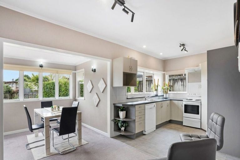 Photo of property in 16 Red Hill Road, Red Hill, Papakura, 2110