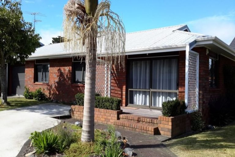 Photo of property in 1/70 Carnoustie Drive, Wattle Downs, Auckland, 2103