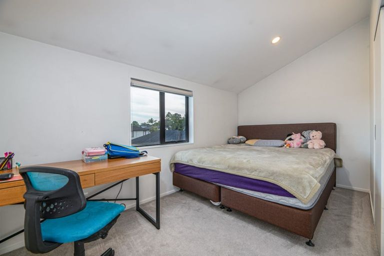 Photo of property in 5a Woodside Road, Massey, Auckland, 0614