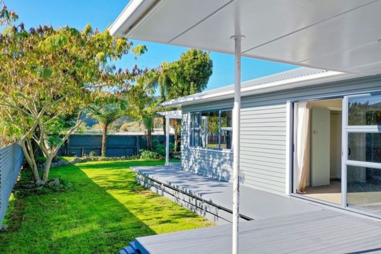 Photo of property in 12 Amokura Road, Taneatua, 3123