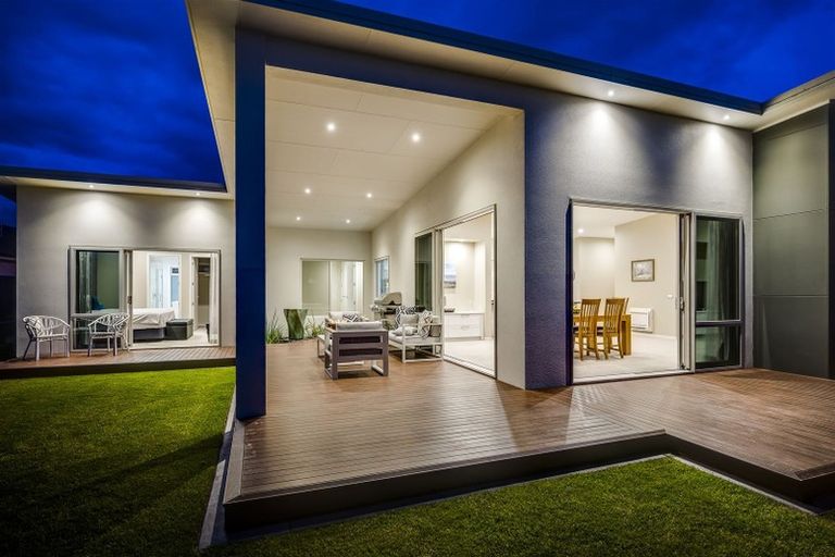 Photo of property in 88 Orotu Drive, Poraiti, Napier, 4112