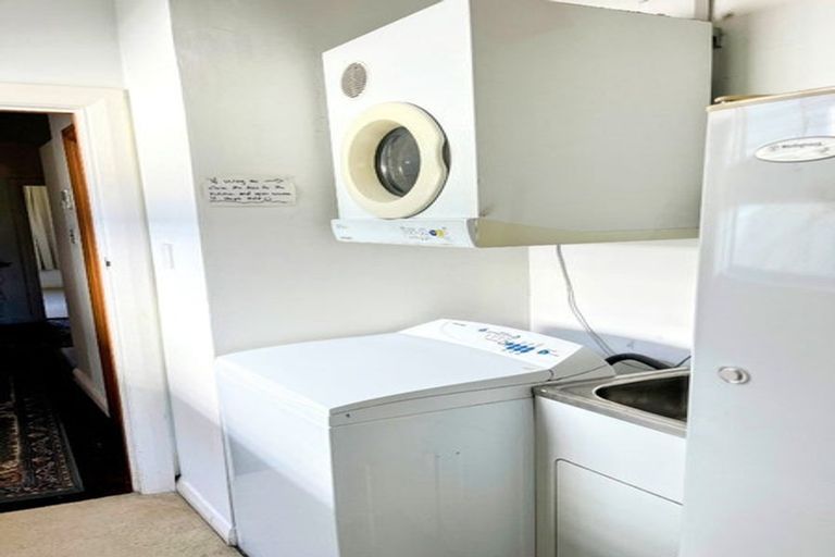 Photo of property in 2 Springfield Terrace, Kelburn, Wellington, 6012