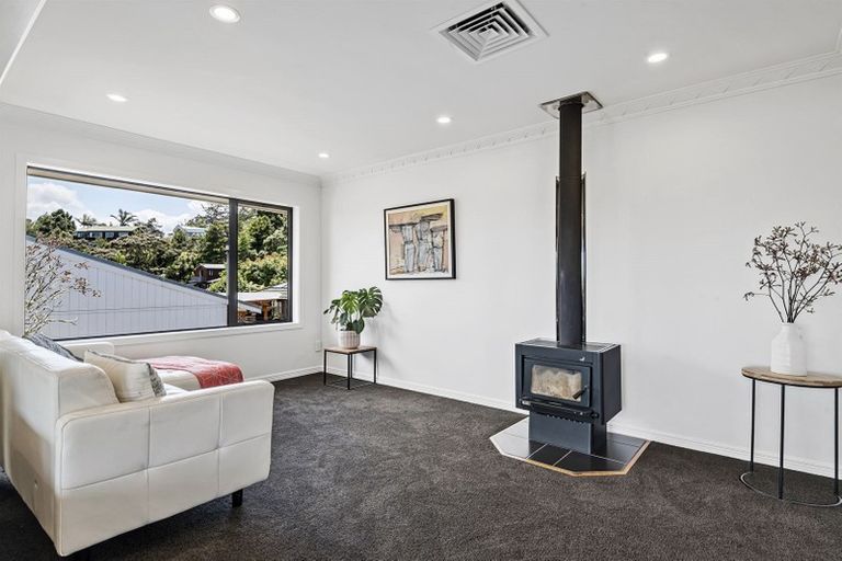 Photo of property in 4 Pluto Place, Beach Haven, Auckland, 0626