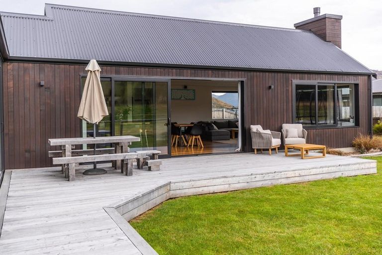 Photo of property in 8 Mulbury Way, Lower Shotover, Queenstown, 9304