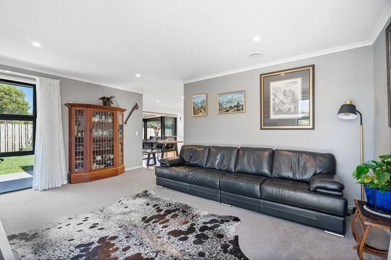 Photo of property in 24 Barbados Way, One Tree Point, 0118