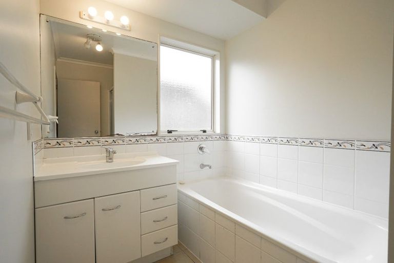 Photo of property in 52 Milson Drive, Papakura, 2110