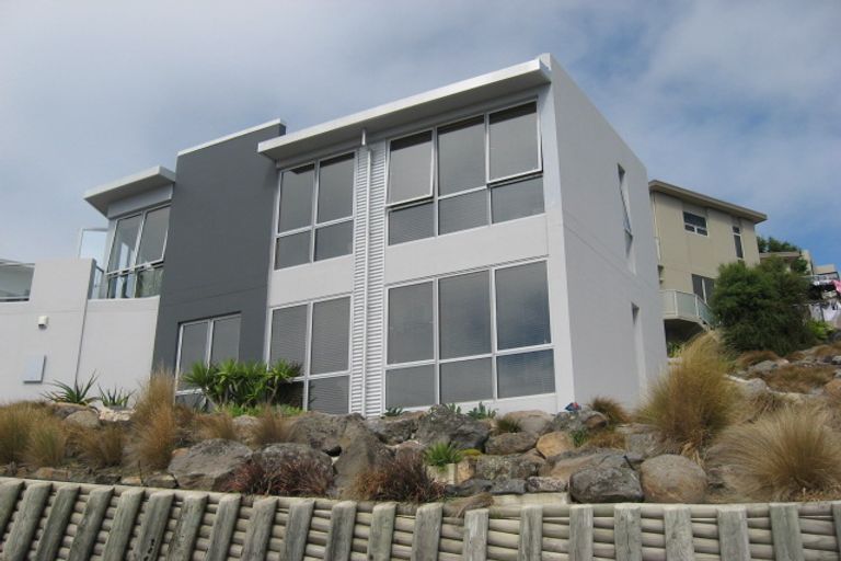 Photo of property in 2 Rifleman Lane, Redcliffs, Christchurch, 8081
