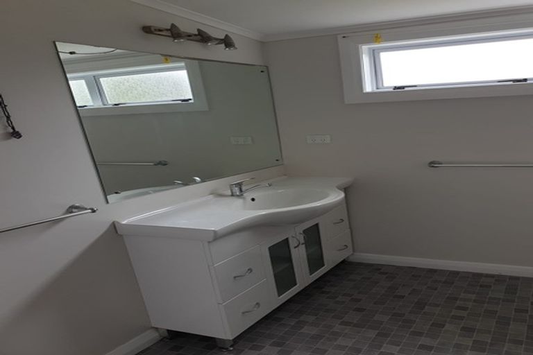 Photo of property in 6 Harbour Street, Moturoa, New Plymouth, 4310