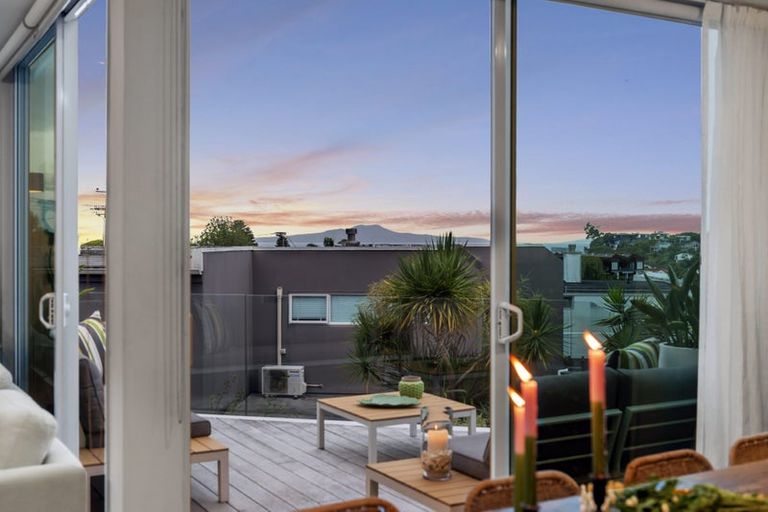 Photo of property in 42 Bayview Road, Browns Bay, Auckland, 0630