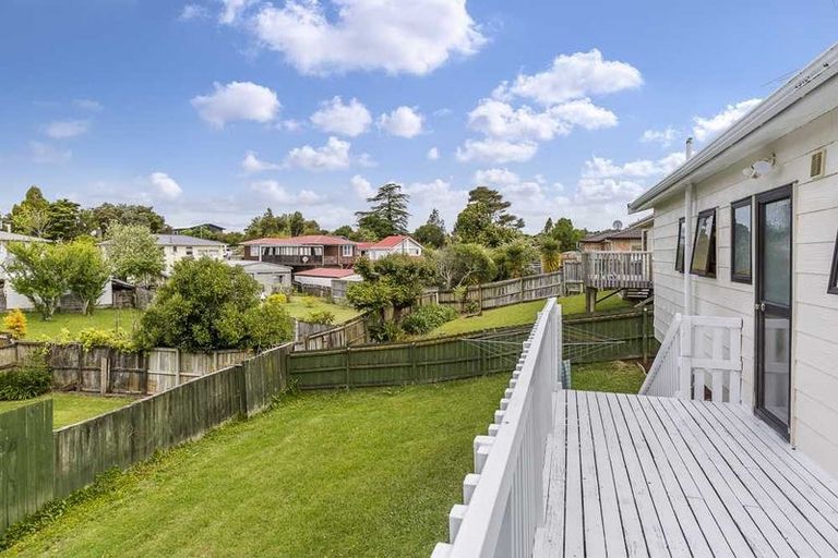 Photo of property in 2/233 Birkdale Road, Birkdale, Auckland, 0626