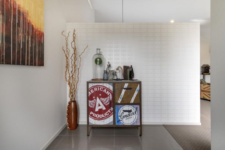 Photo of property in 300 Carmichael Road, Brookfield, Tauranga, 3110