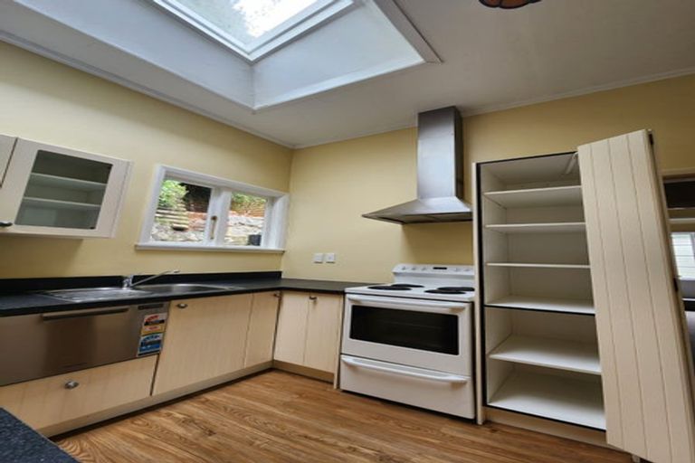 Photo of property in 140 Glenmore Street, Northland, Wellington, 6012