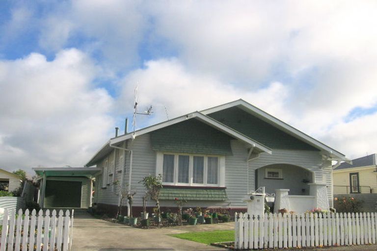 Photo of property in 18 Burns Avenue, Takaro, Palmerston North, 4412