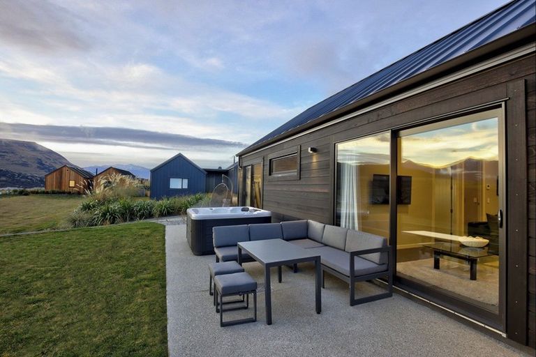 Photo of property in 1 Cunninghams Drive, Jacks Point, Queenstown, 9371