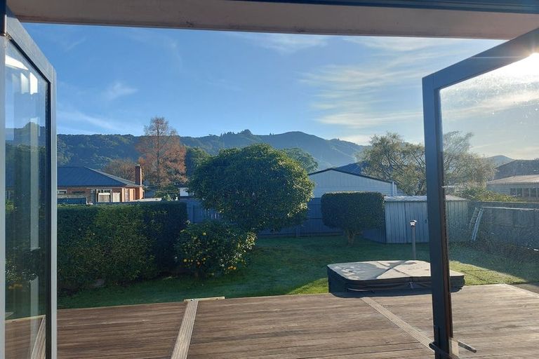 Photo of property in 54 Oxford Crescent, Ebdentown, Upper Hutt, 5018