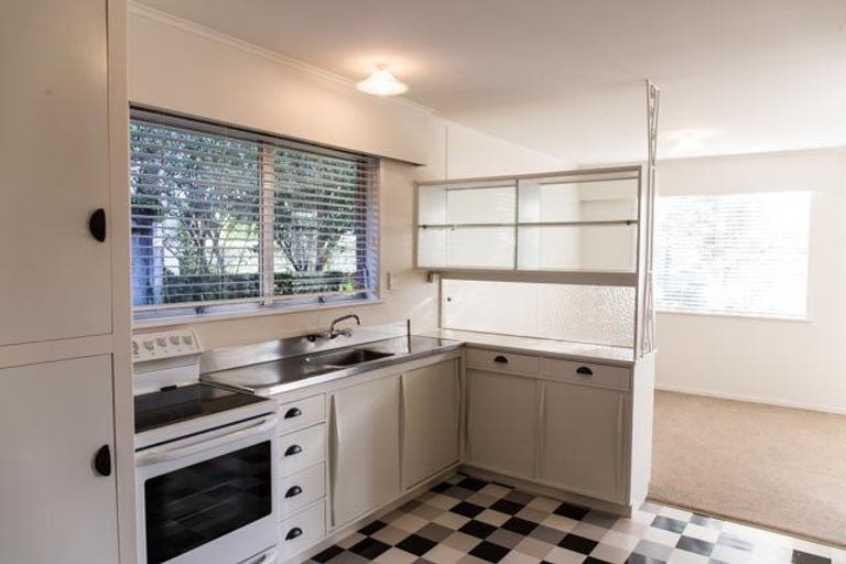 Photo of property in 1/11 Moa Road, Point Chevalier, Auckland, 1022