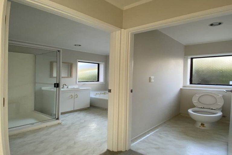 Photo of property in 24 Luckens Road, West Harbour, Auckland, 0618