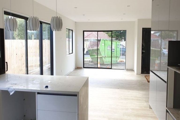 Photo of property in 2b Bunnythorpe Road, Papakura, 2110