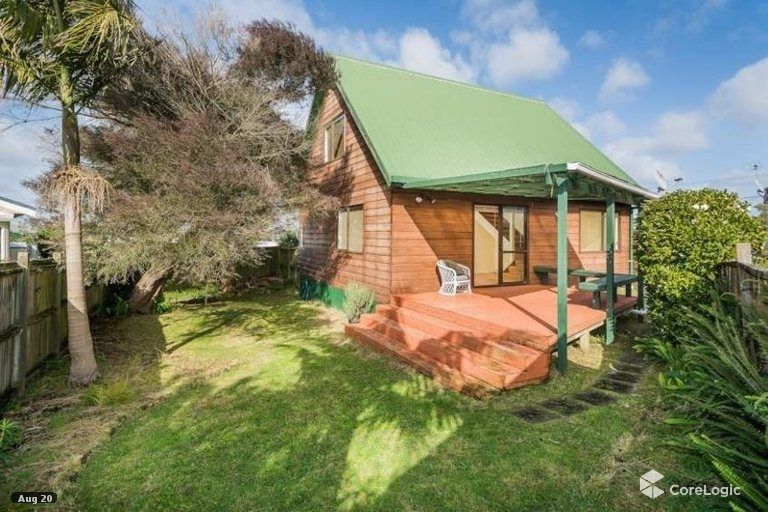 Photo of property in 2/92 Target Road, Totara Vale, Auckland, 0629