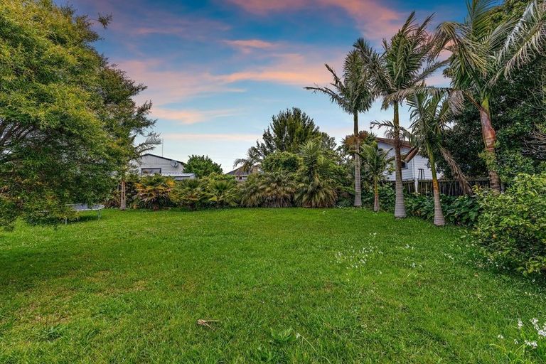 Photo of property in 26 Royal View Road, Te Atatu South, Auckland, 0610