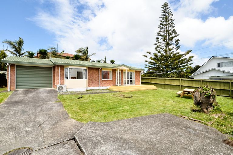 Photo of property in 19a Ashbourne Place, Glendene, Auckland, 0602