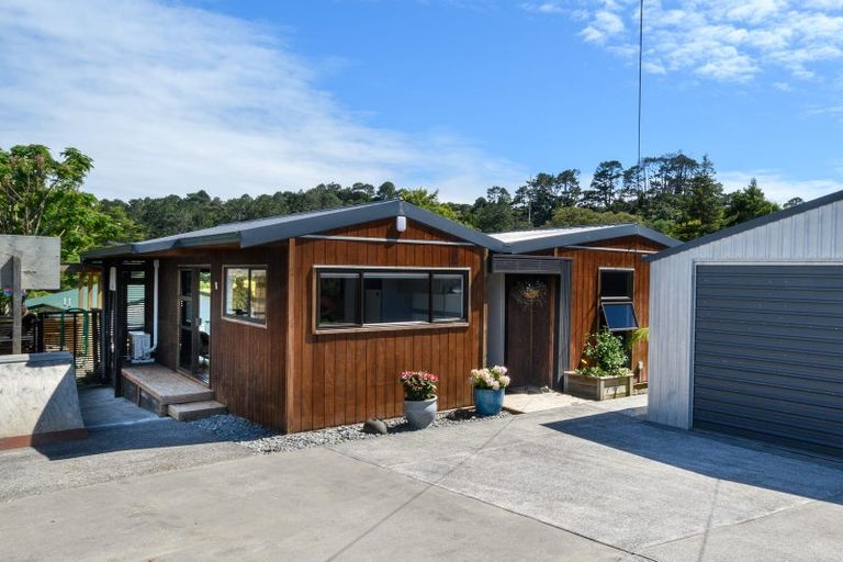 Photo of property in 633 Swanson Road, Swanson, Auckland, 0612